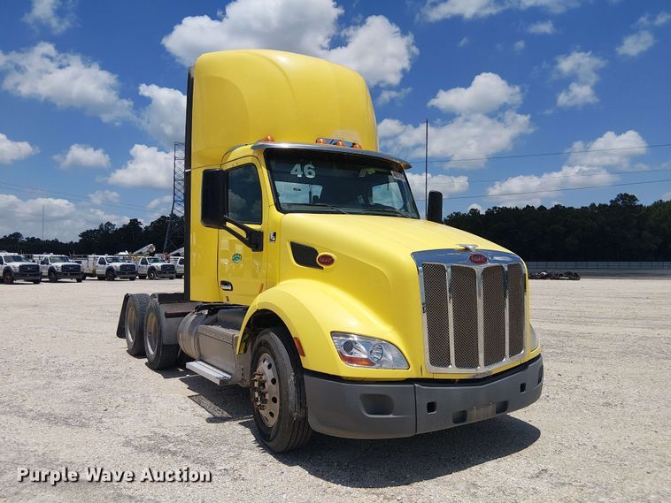 image for item YA4058 2017 Peterbilt 579 semi truck