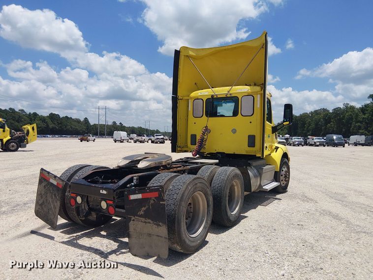 image for item YA4058 2017 Peterbilt 579 semi truck