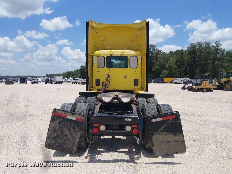 image for item YA4058 2017 Peterbilt 579 semi truck