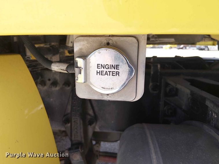 image for item YA4058 2017 Peterbilt 579 semi truck