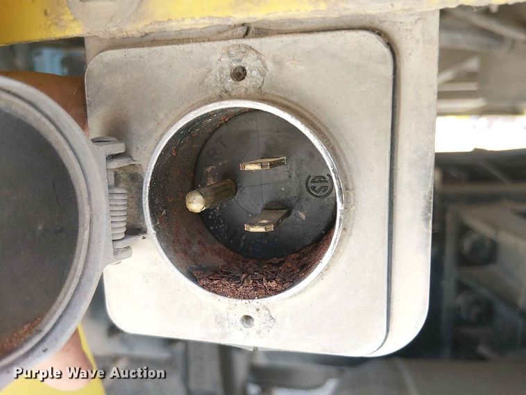 image for item YA4058 2017 Peterbilt 579 semi truck