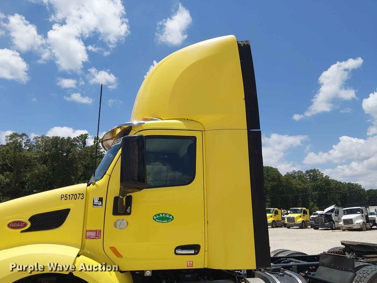 image for item YA4058 2017 Peterbilt 579 semi truck
