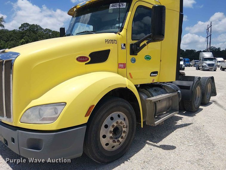 image for item YA4058 2017 Peterbilt 579 semi truck