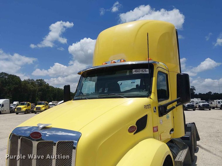 image for item YA4058 2017 Peterbilt 579 semi truck