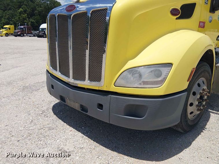 image for item YA4058 2017 Peterbilt 579 semi truck