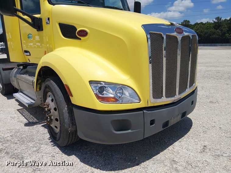 image for item YA4058 2017 Peterbilt 579 semi truck