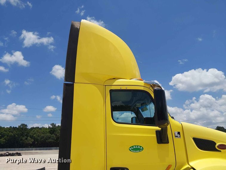 image for item YA4058 2017 Peterbilt 579 semi truck