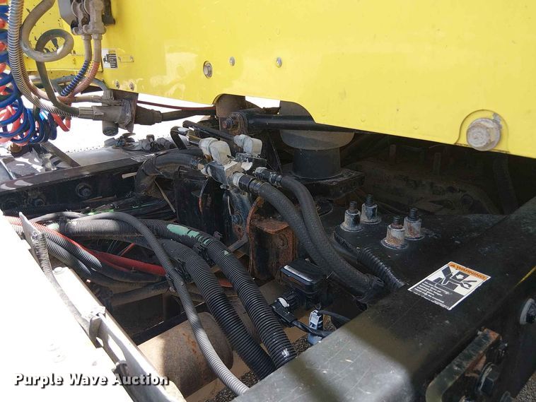 image for item YA4058 2017 Peterbilt 579 semi truck