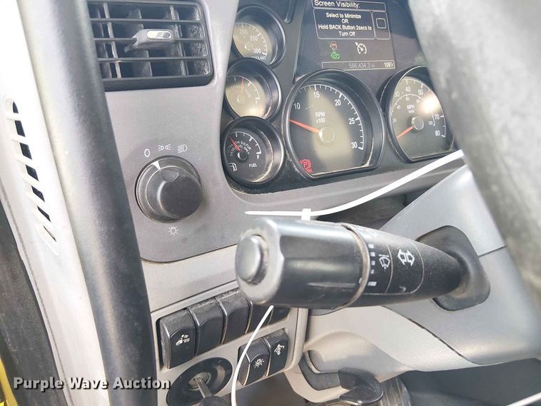 image for item YA4058 2017 Peterbilt 579 semi truck