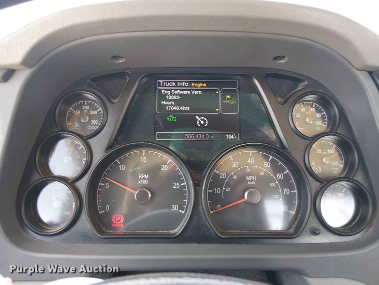 image for item YA4058 2017 Peterbilt 579 semi truck