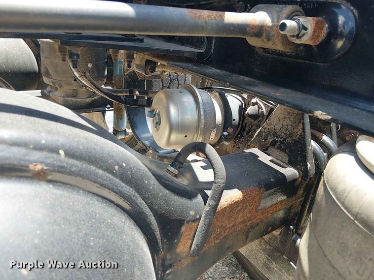 image for item YA4058 2017 Peterbilt 579 semi truck