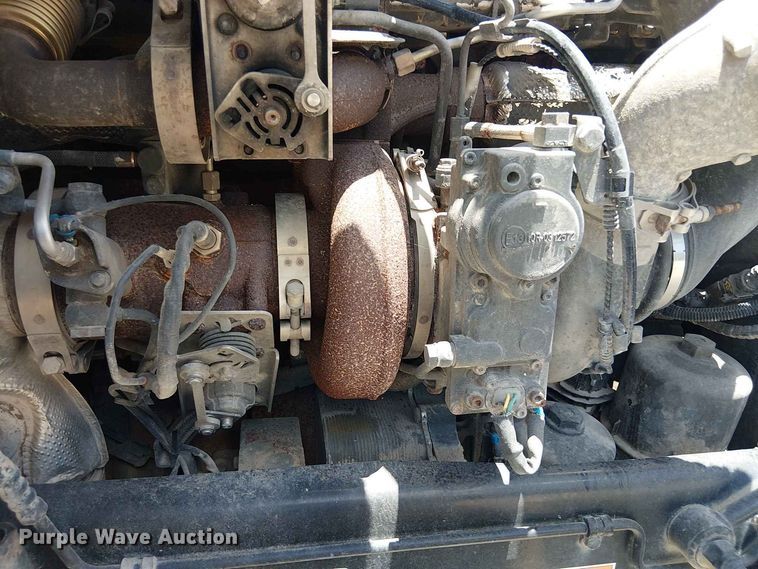 image for item YA4058 2017 Peterbilt 579 semi truck
