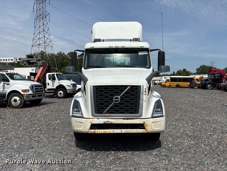 image for item YA4080 2019 Volvo VNR semi truck