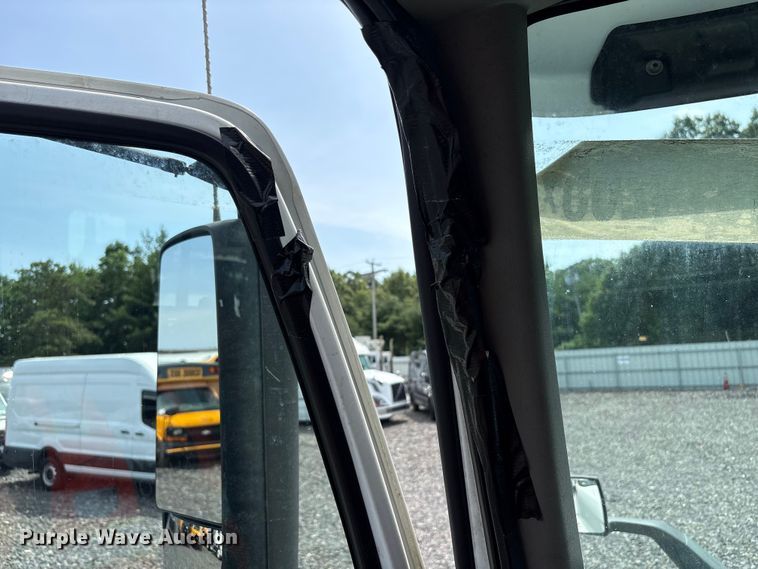 image for item YA4080 2019 Volvo VNR semi truck