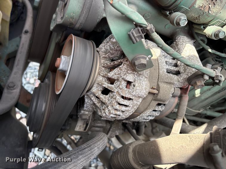 image for item YA4080 2019 Volvo VNR semi truck