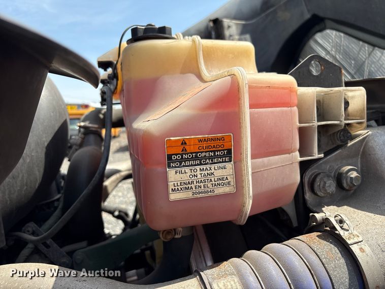 image for item YA4080 2019 Volvo VNR semi truck