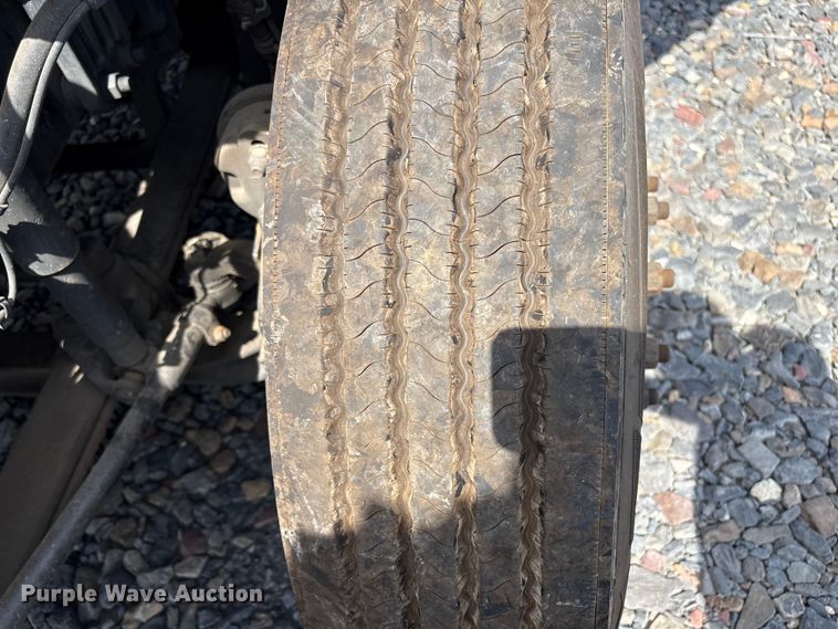 image for item YA4080 2019 Volvo VNR semi truck