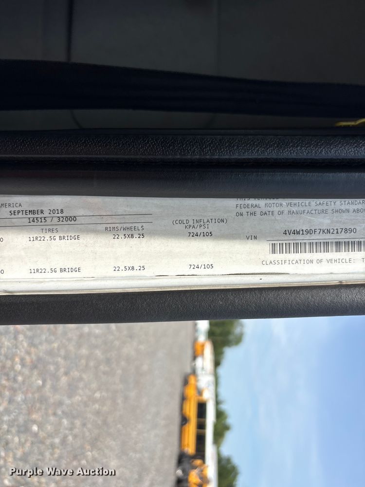 image for item YA4080 2019 Volvo VNR semi truck