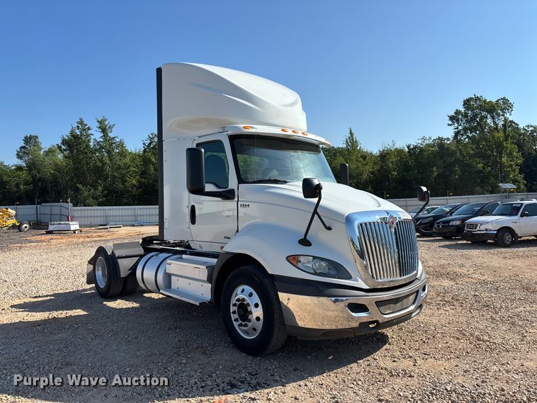 image for item YA4094 2019 International RH613 semi truck