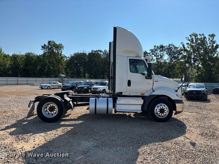 image for item YA4094 2019 International RH613 semi truck