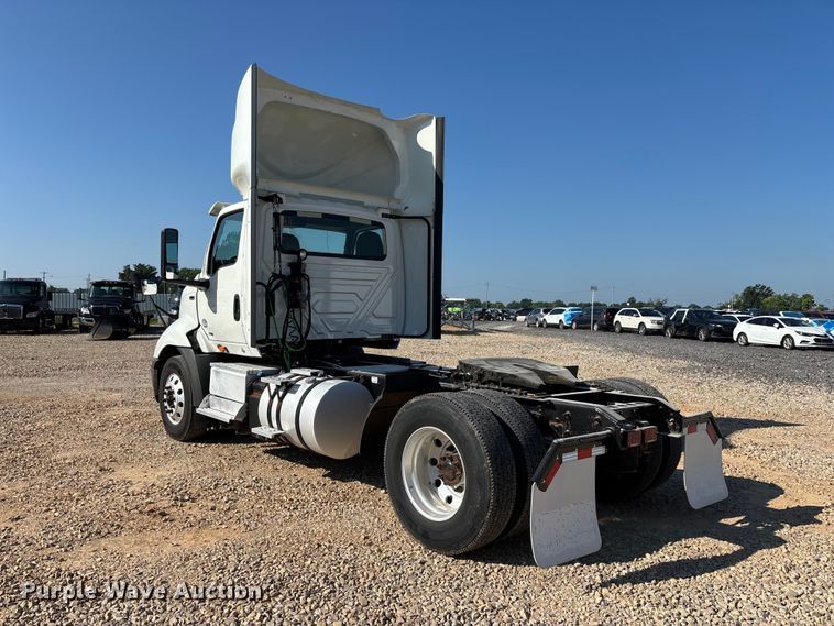 image for item YA4094 2019 International RH613 semi truck