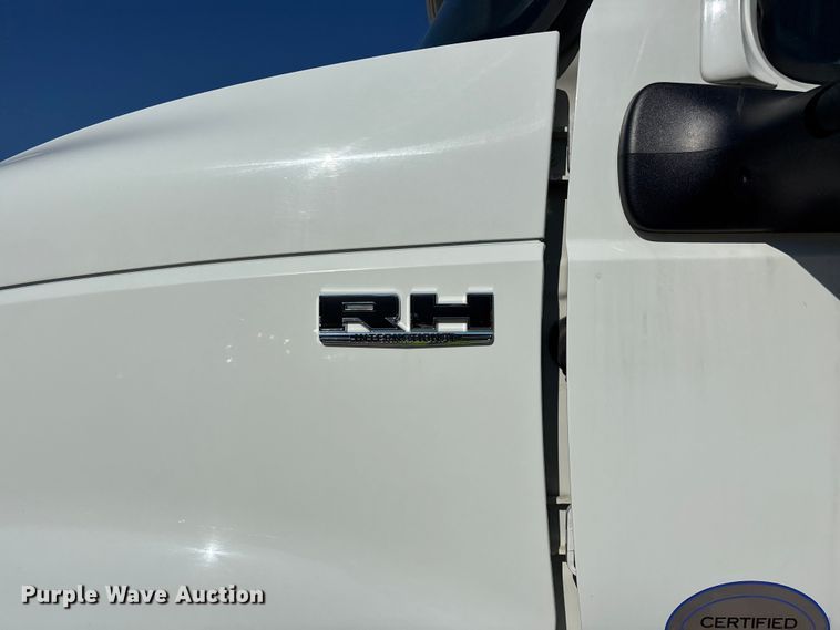 image for item YA4094 2019 International RH613 semi truck