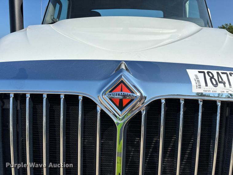 image for item YA4094 2019 International RH613 semi truck