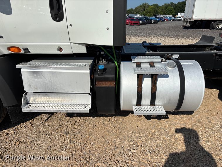 image for item YA4094 2019 International RH613 semi truck