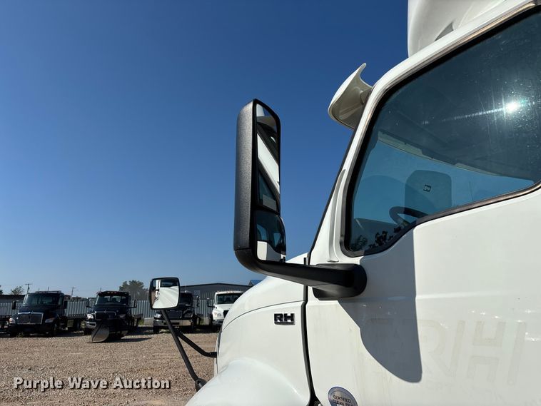 image for item YA4094 2019 International RH613 semi truck
