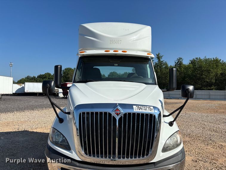 image for item YA4094 2019 International RH613 semi truck