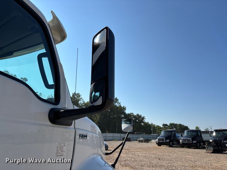 image for item YA4094 2019 International RH613 semi truck