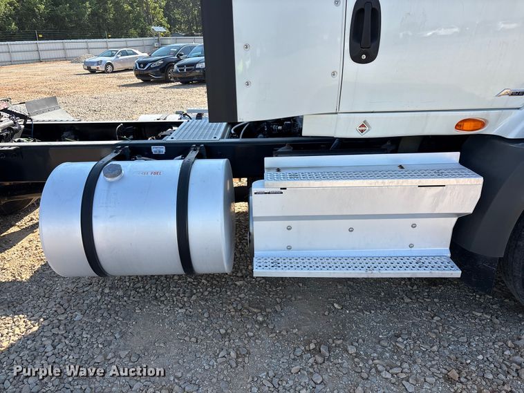 image for item YA4094 2019 International RH613 semi truck