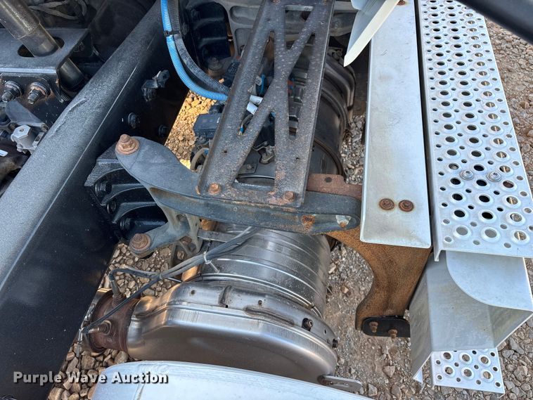 image for item YA4094 2019 International RH613 semi truck