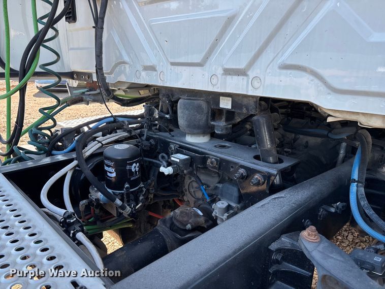 image for item YA4094 2019 International RH613 semi truck