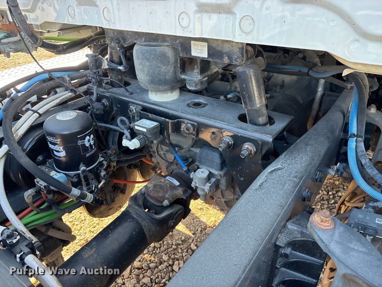 image for item YA4094 2019 International RH613 semi truck