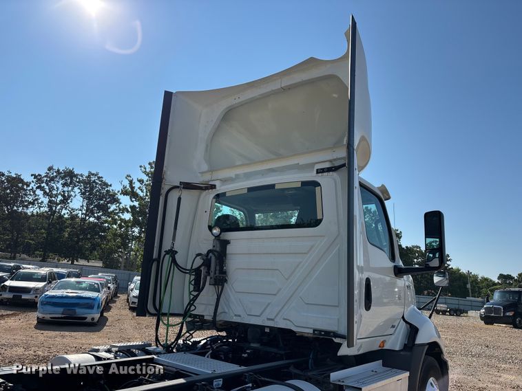 image for item YA4094 2019 International RH613 semi truck
