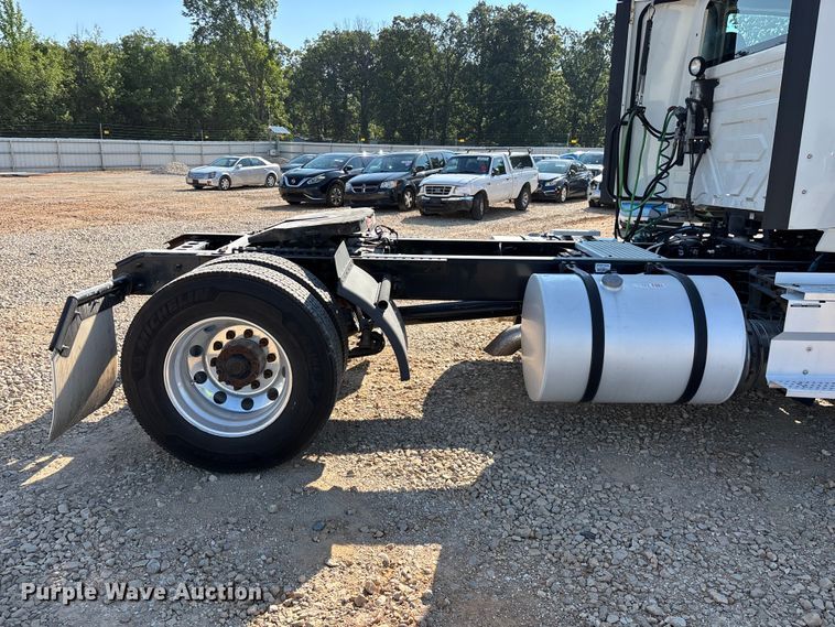 image for item YA4094 2019 International RH613 semi truck