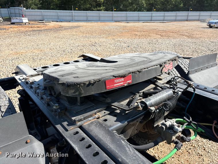 image for item YA4094 2019 International RH613 semi truck