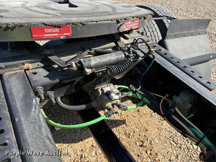 image for item YA4094 2019 International RH613 semi truck