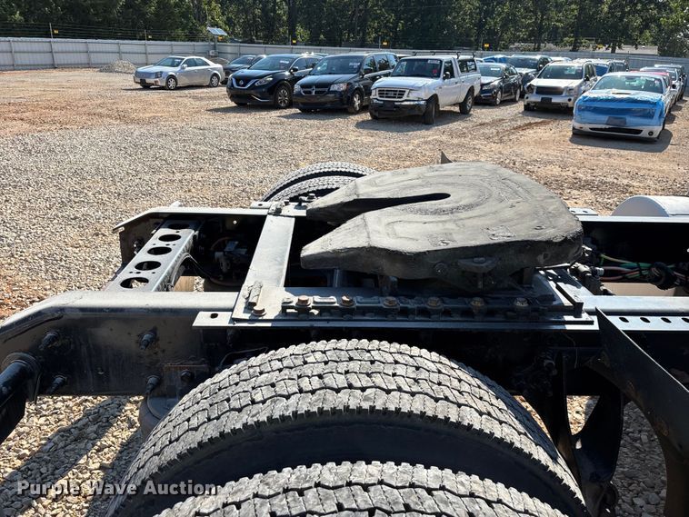 image for item YA4094 2019 International RH613 semi truck