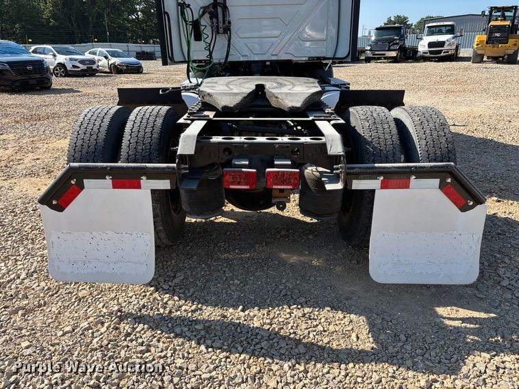 image for item YA4094 2019 International RH613 semi truck