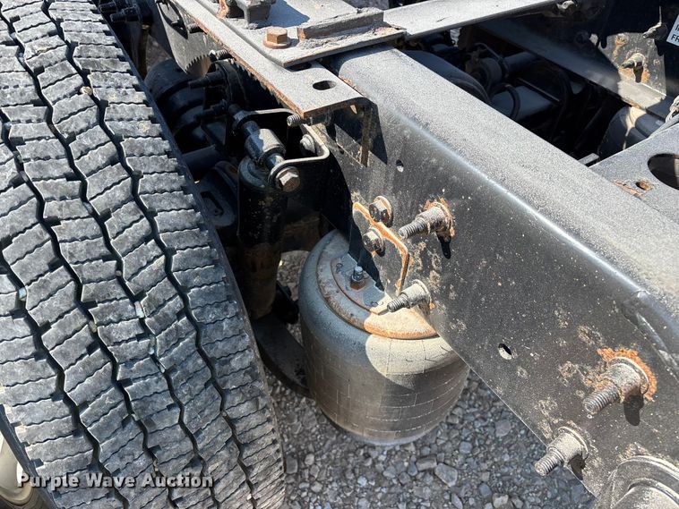image for item YA4094 2019 International RH613 semi truck