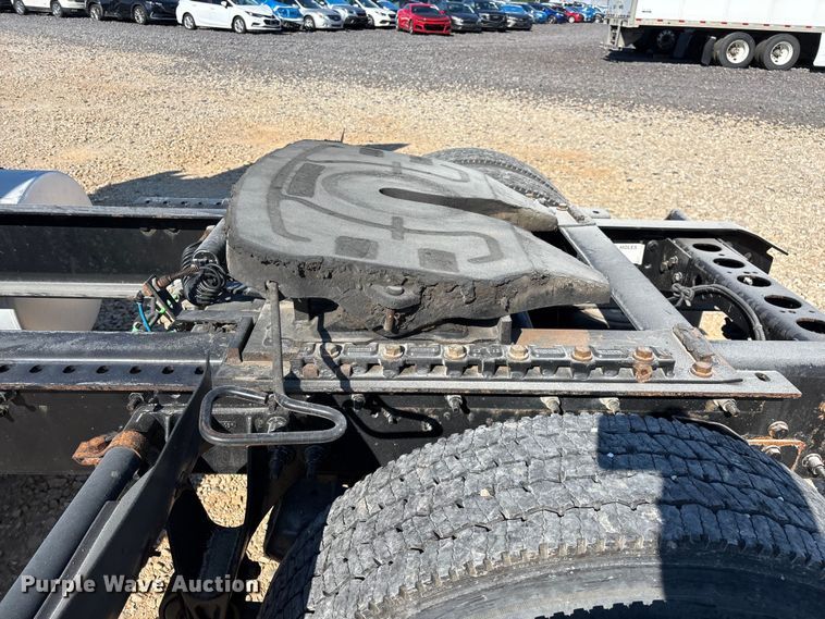 image for item YA4094 2019 International RH613 semi truck