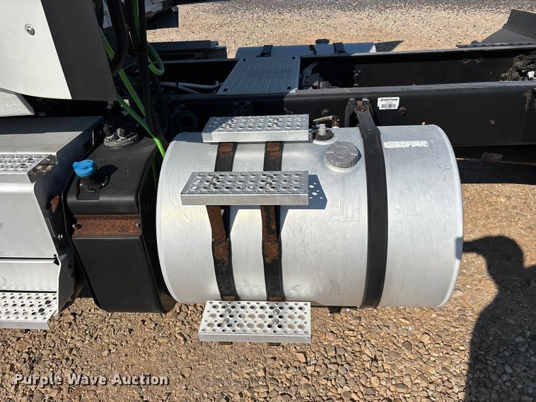 image for item YA4094 2019 International RH613 semi truck