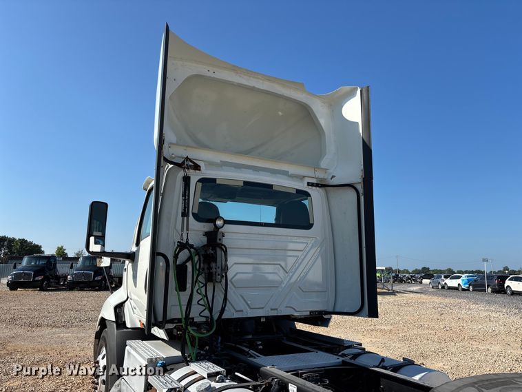 image for item YA4094 2019 International RH613 semi truck