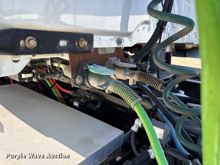 image for item YA4094 2019 International RH613 semi truck