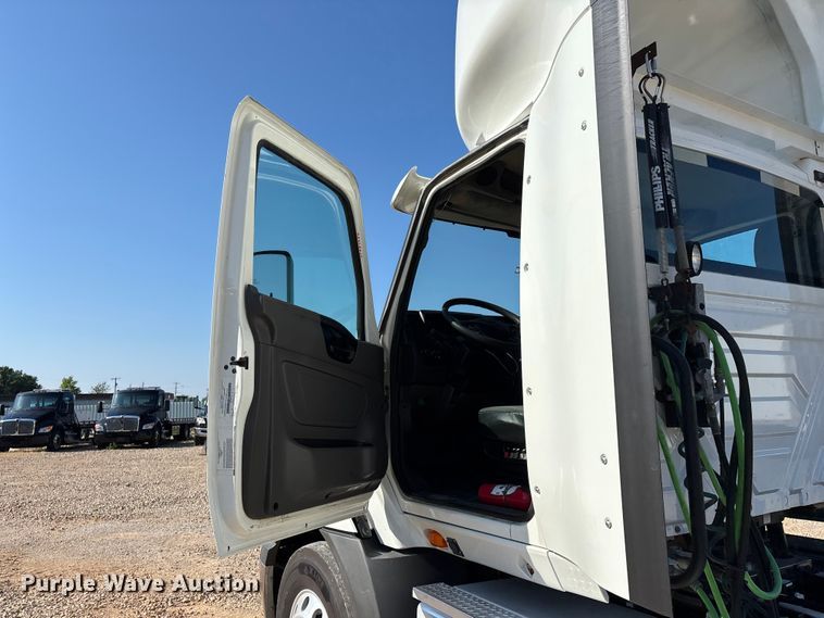 image for item YA4094 2019 International RH613 semi truck