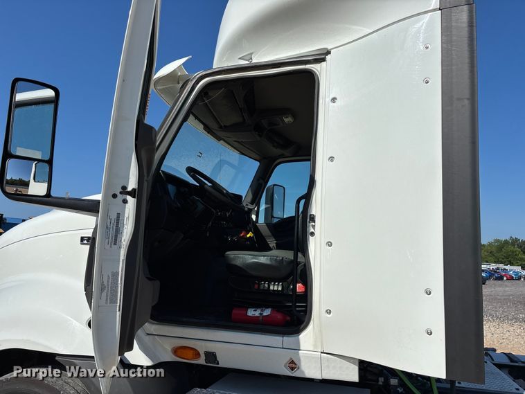 image for item YA4094 2019 International RH613 semi truck
