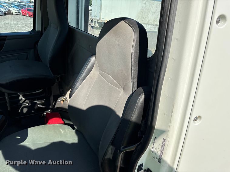 image for item YA4094 2019 International RH613 semi truck