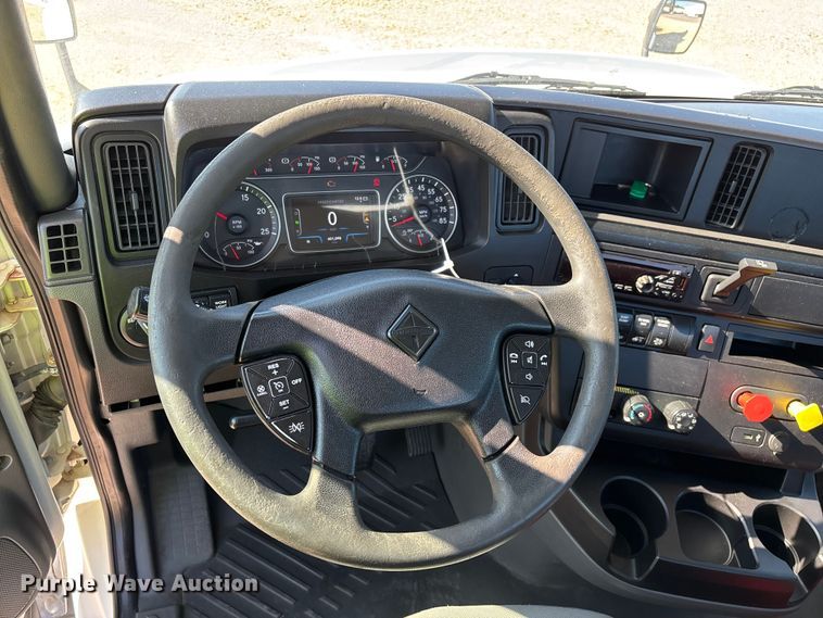 image for item YA4094 2019 International RH613 semi truck